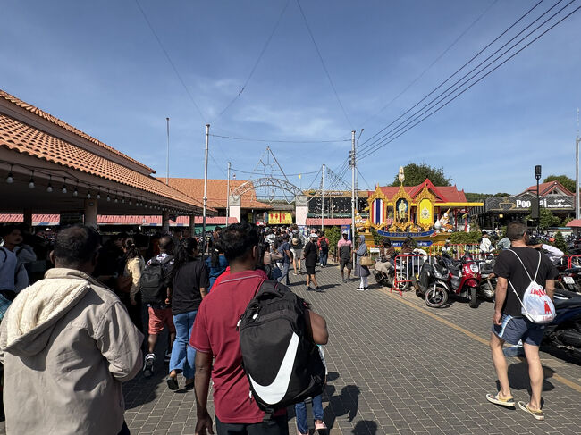 ふ頭周辺は、レンタルバイクとツアーの勧誘が激しいです。