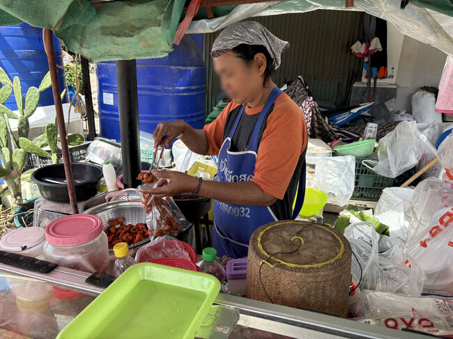 鶏皮のから揚げ<br />50バーツ（250円）
