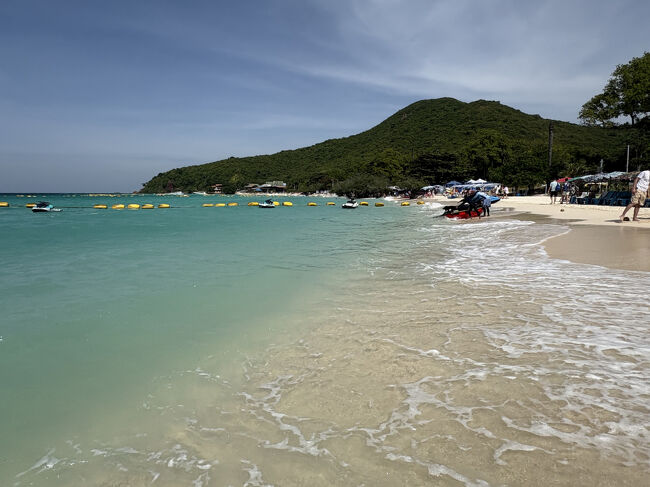 ティエンビーチに着きました。<br />うん、普通のビーチ<br />ここは途中の橋渡りが楽しいです。