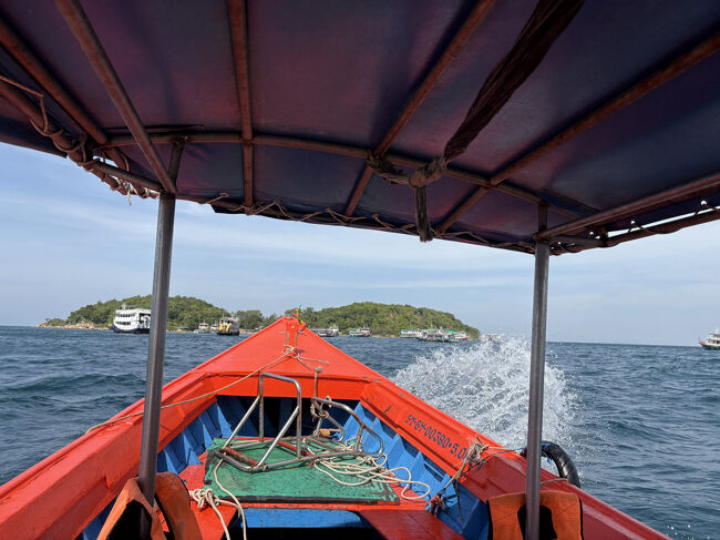 小島が見えてきました。