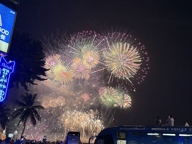 結構な連発の花火