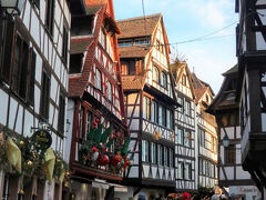 Petite France（プティット・フランス地区）

運河沿いに木組みの家が立ち並ぶ、ストラスブールを代表する旧市街エリア。中世の雰囲気が色濃く残り、街歩きが楽しい人気スポットです。