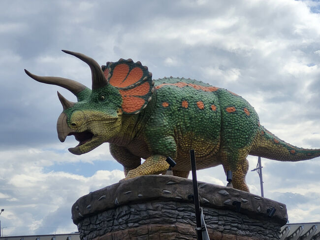 福井駅に姉夫婦到着！<br />まずは、駅前の恐竜を見て回ります。<br />いくつあるのか分からないくらい沢山あります。