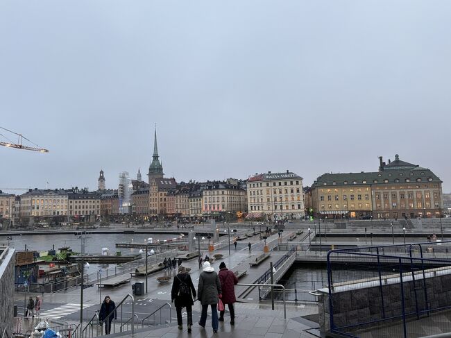 そのまま歩いてスルッセンへ。<br />こんなに広い橋みたいなのあったかなあ。