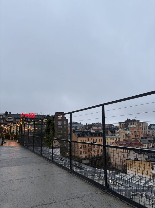 エレベーターで上へ。