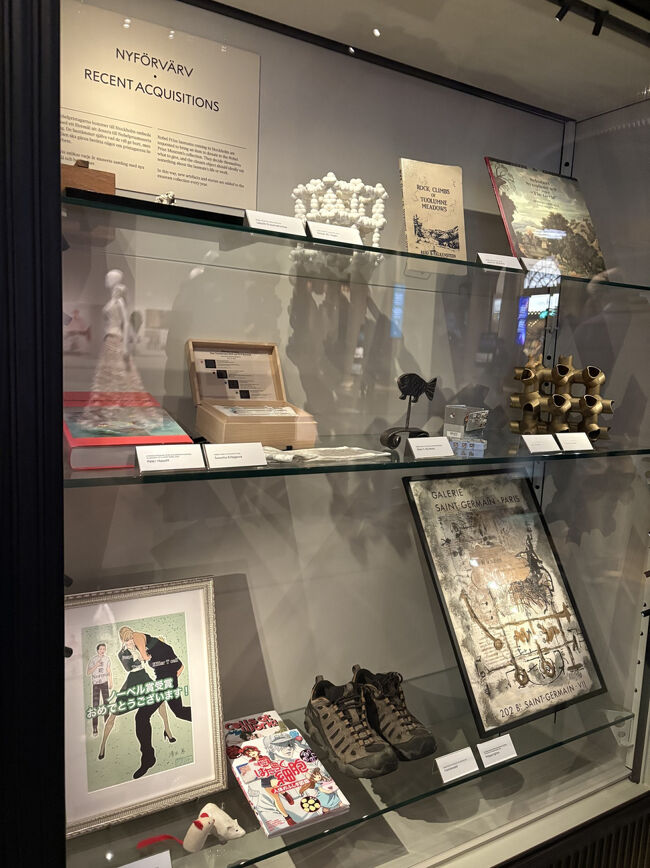 2025年の日本人受賞者の先生方が寄贈されたもの。はたらく細胞、読んでみよう。