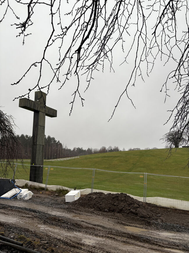 寒いのと改修中なのとで、入り口だけ見てUターン。