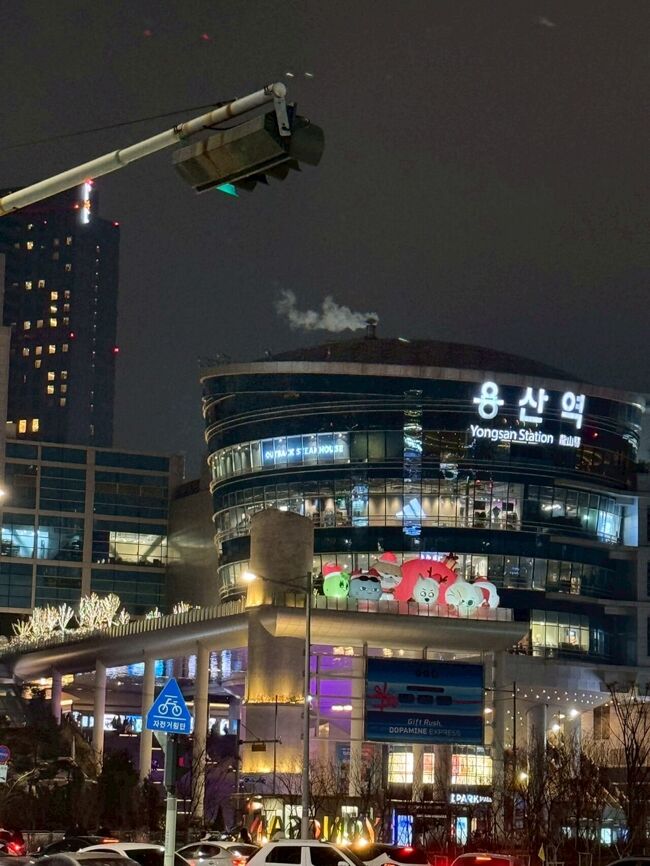 施術の後、龍山のE-martに来ました。<br />地下1階でカートを取り、地下2階でお土産を買いました。<br />No Brandは、地下1階にありますが、普通の家電やさんにまぎれているので、見つけるのはなかなか大変でした。<br />店員さんぽい方に、No Brand オディエヨー？と聞いて、やっとたどり着きました。<br />ホテルに一旦荷物を置きに帰ります。