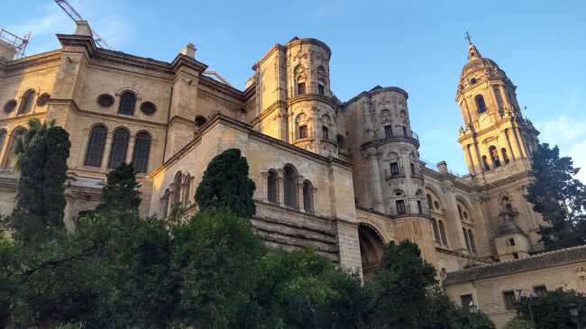 8:10に到着です。8:30～9:00の間は無料で見学できます。<br /><br />■エンカルナシオン大聖堂<br />https://maps.app.goo.gl/zYMYEm9VShGamRhq6