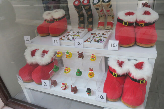 街はもうクリスマスの準備が始まっているようです。