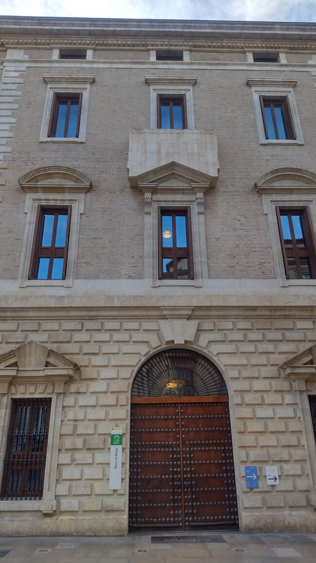 次はマラガ美術館に行ってみます。1.5ユーロで支払いは現金のみです。<br /><br />■マラガ美術館<br />https://maps.app.goo.gl/vDTZu4WnATdvthpH9