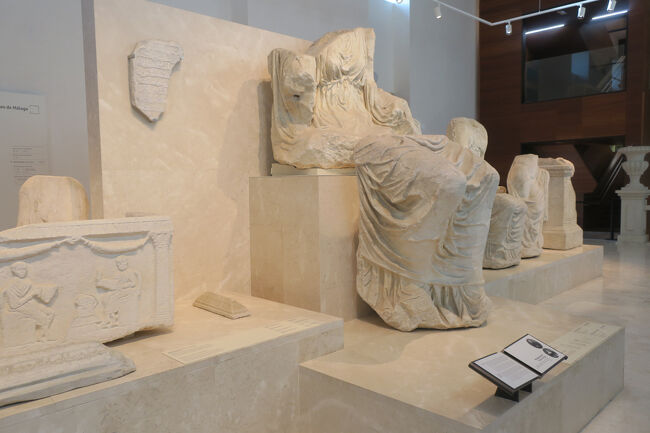 大きな像は迫力ありました。