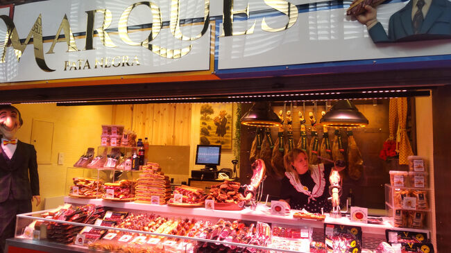 こちらのお店のお姉さんに「ハモン！try？」と生ハムの試食を勧められます。押しに負けて頂きました。脂物はまだ無理なんだけど、、、と思いつつ、やっぱり美味しかったです(笑)