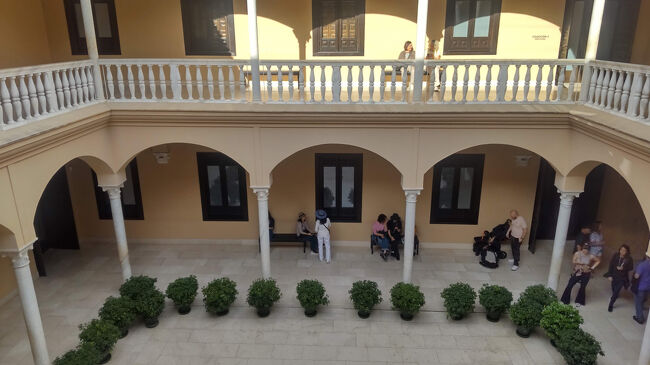 惹かれる物が少なく、ささっと見たので所要時間は1時間くらいでした。12ユーロだったので、めっちゃ期待してましたが、作品の量も多くなく「あれ～？」って感じでした。個人的には午前中に行った1.5ユーロのマラガ美術館の方が好きです(笑)