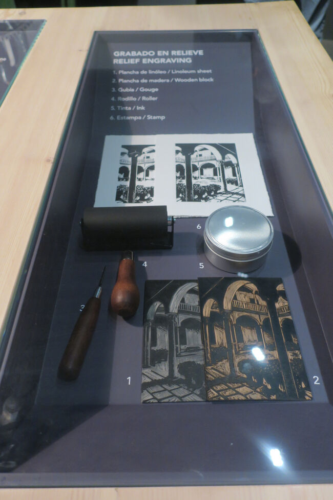 版画もありました。個人的には「青の時代」が好きなんですが、「青の時代」に関連する作品は無くキュビスムが多かった記憶です。有名な作品はもっと大きな美術館にあるんでしょうね。。。<br /><br />15時に入場して15時40分に見終わったので「あれ？どこか飛ばした？」と思って2階は2周しましたが、全部見てました(笑)<br /><br />下の階では違う人の展示をしていたり、グッズ売り場も種類が少なく… 所要時間は1時間30分ほどでした。勝手に期待してたのも悪いですが…拍子抜けでしたｗ これも旅あるあるです。<br /><br />ワーケーションで行った箱根の「ポーラ美術館」で見た「ピカソ 青の時代を超えて」の方が数倍見応えありました！<br /><br />【女一人旅【第１６弾】静岡・神奈川（箱根・熱海）　～その２～】<br />https://4travel.jp/travelogue/11792002