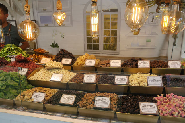 ドライフルーツやナッツなんかも、お土産にいいかも。