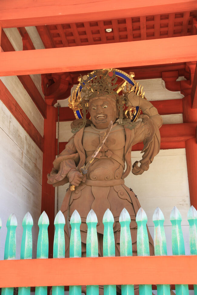 中門<br />持国天