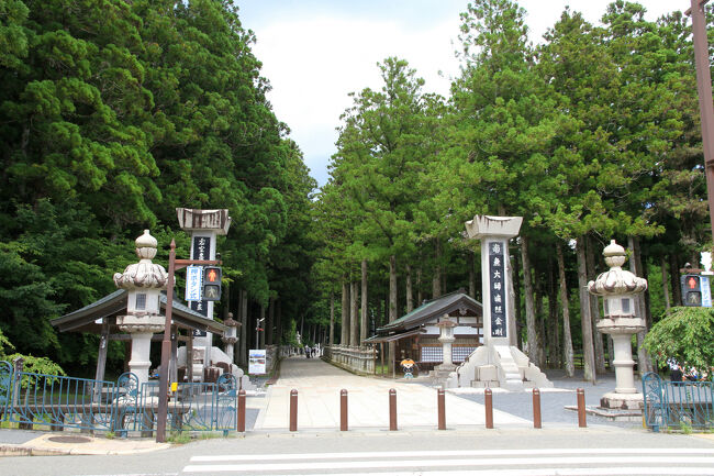 霊宝館の駐車場に戻り車で奥の院入り口まで来ました。