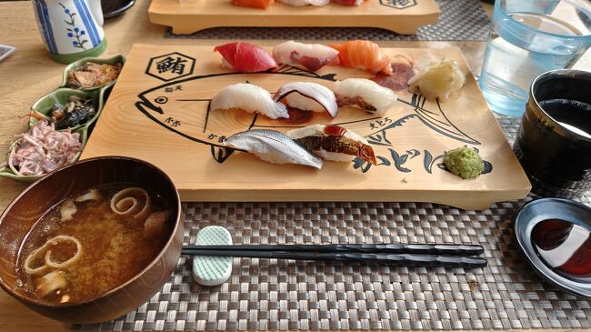 【ランチセット】お任せ握り8貫＋お椀と小鉢付き（ワンドリンクサービス）を注文しました。