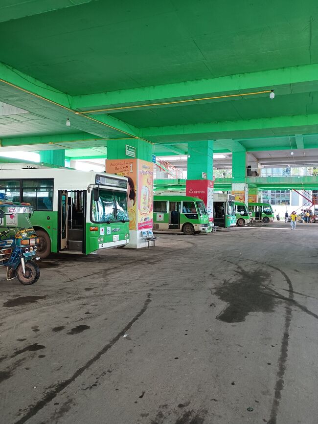 出発まで時間がありそうなのでバスターミナルを一周。<br />戻って来ると12番のバスが見当たらず⋯。<br />