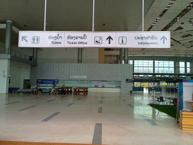 駅にはほとんど人がいません