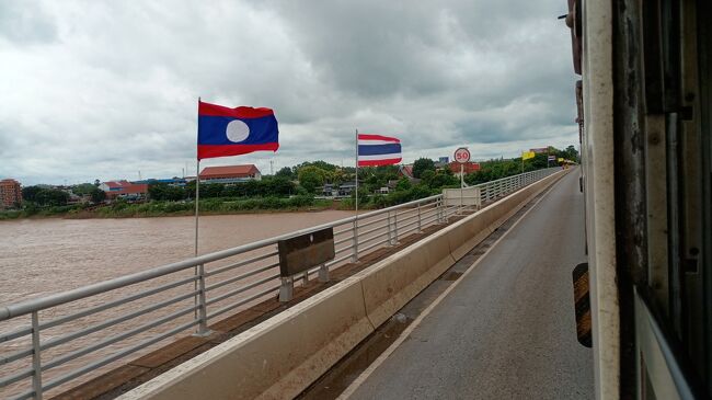 タイラオス友好橋を渡ってラオスからタイに入国