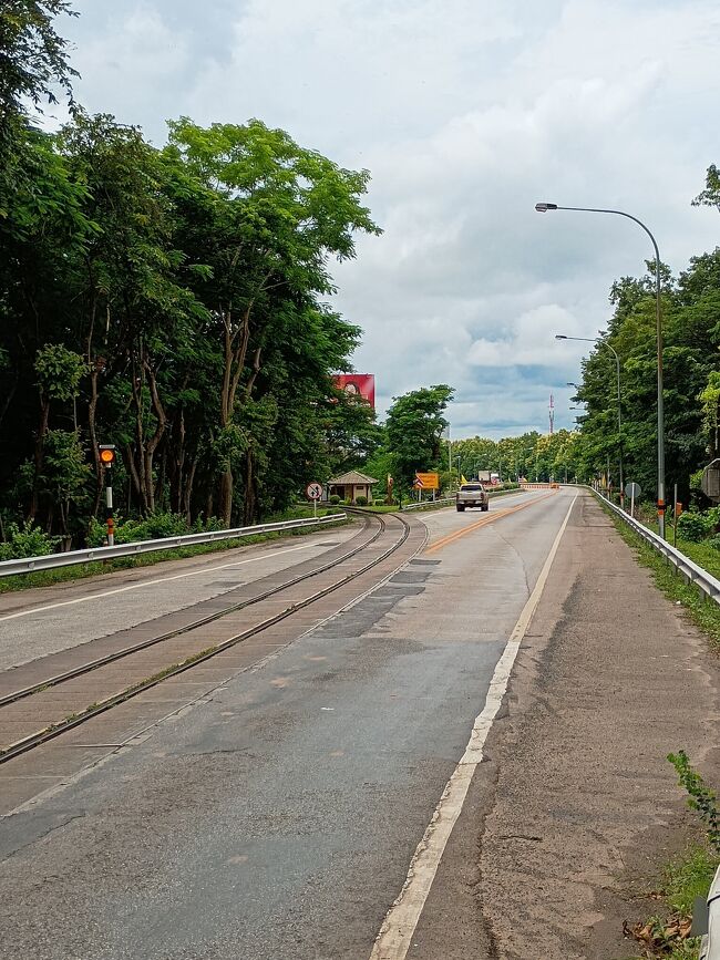 道路（橋）は車と鉄道の供用