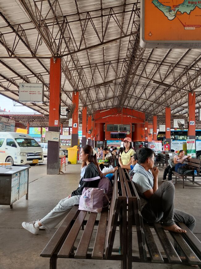 友好橋を後にし、ノンカーイのバスターミナルまでGrabで移動。80バーツ