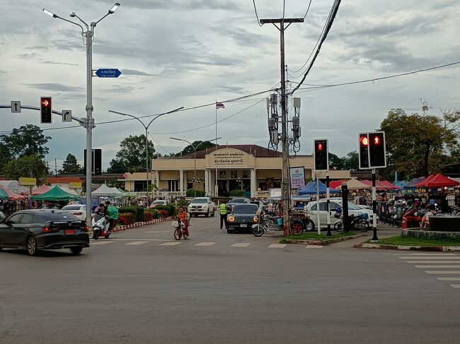 鉄道のウドンタニ駅。近くでタイマッサージを受け、シャワーも浴びさせてもらいました。