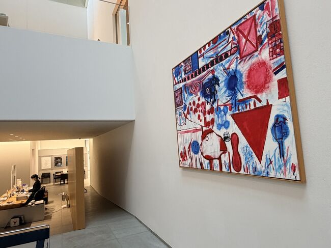 入場料1500円<br /><br />カウンターの右側に大きな作品があった<br />猪熊弦一郎「鳥と遊ぶ」1990<br />キャンバスにアクリル絵具