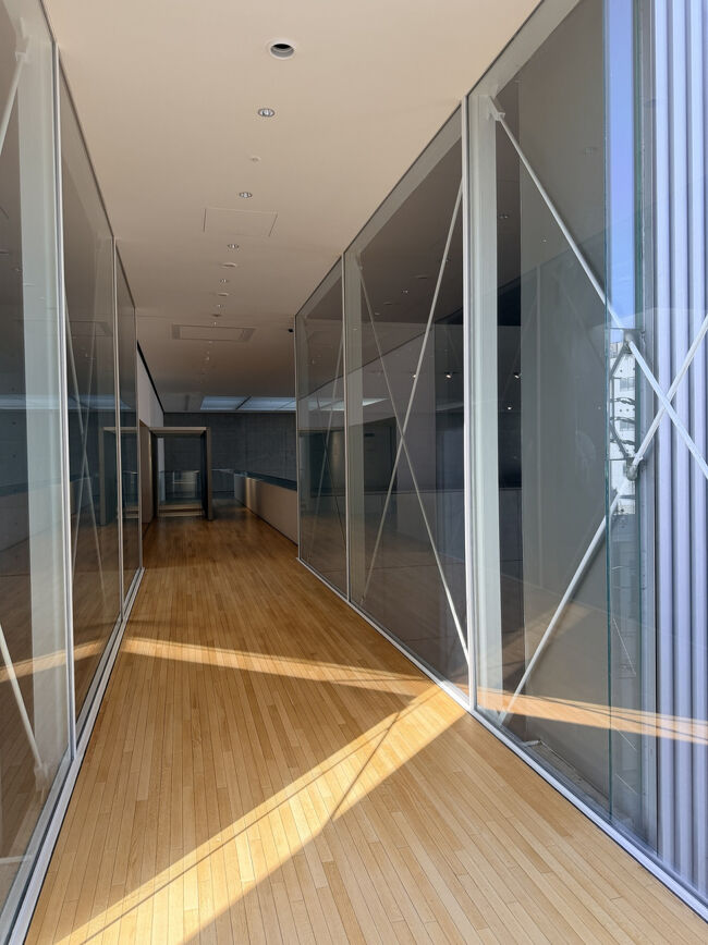 エベレーターを出ると突き当たりの左側に特別展の入り口があります