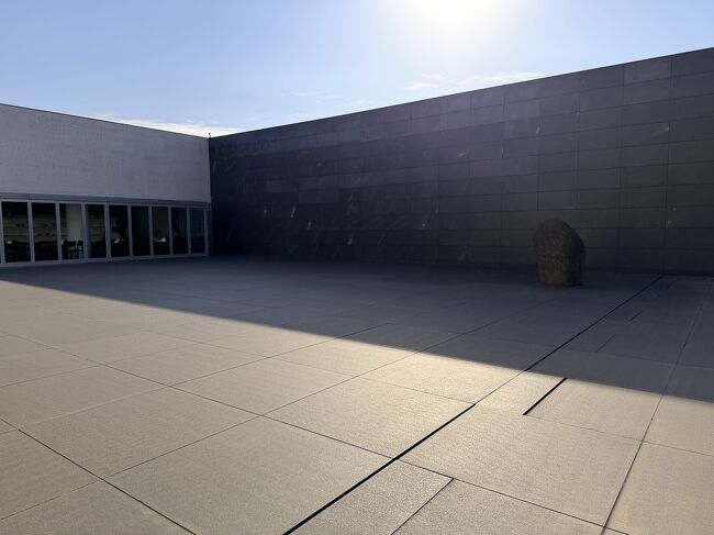 滝の方からカフェを撮して見ました