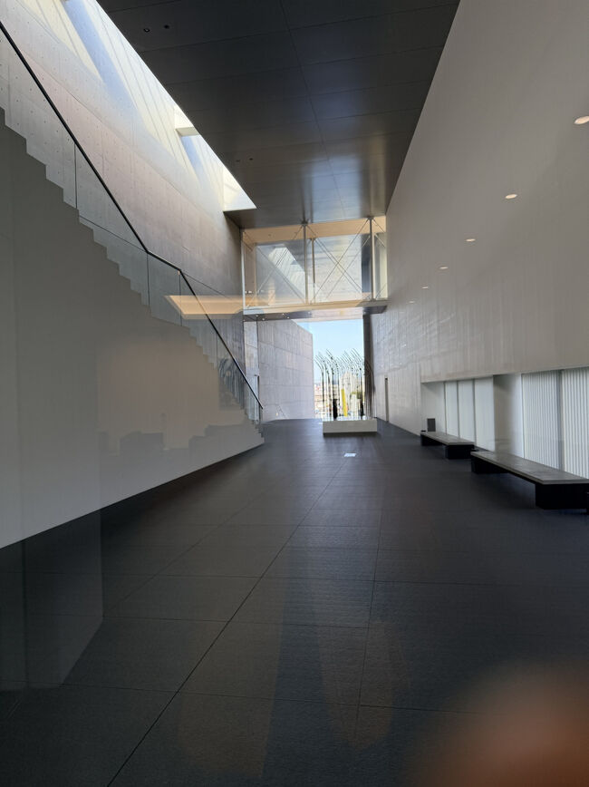 3階から丸亀駅前広場を望む