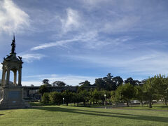 さ、まずはアカデミーを目指します。
今日も快晴。
滞在中ず～っと快晴でした。
