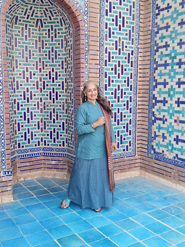 パキスタン美人の撮影会に飛び入り参加。<br />現地では高貴なモデルさんとして有名らしいですが、気さくな方で写真掲載を了承いただきました。ツーショットの写真にも応じて頂きましたがそちらは写真掲載NGデス。