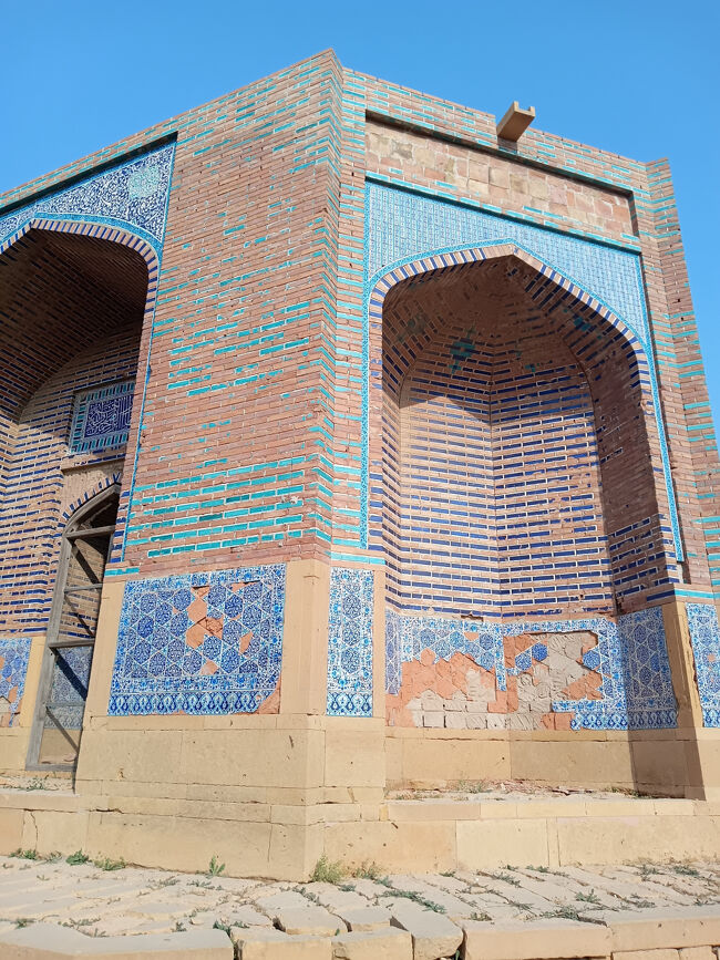 青のタイルが美しい。。。