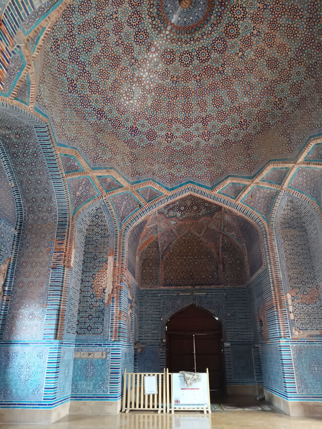 大きなドームの中です。説教師の声が隅々まで響く様に設計されています。