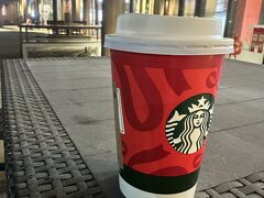 写真はないけど、その後父のリクエストの上野のまるきんにいってキムチを両親がたくさん買ってw
帰路につきました
ほぼほぼ食べてたな。

最後に眠くて仕方なくなっちゃったので、スタバでコーヒーでも飲もうと思って、ついでに父にココア飲むかと聞いたら飲むというので父の分も購入
父はココア大好きなんで、今回の旅で一番おいしいなっていってましたw

まあ、また暖かくなったらどこか行きましょう。