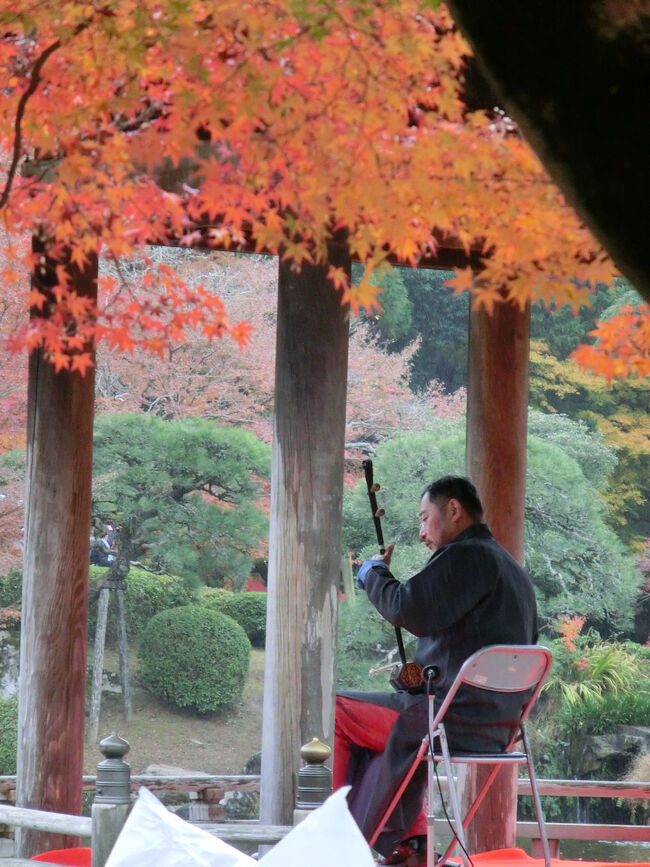 しばし、二胡の音色に聞きほれていました。