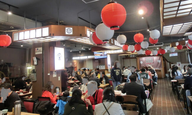 「川豊 本店」は待ち時間が長いので、「臨時店舗」で食事することにしました。