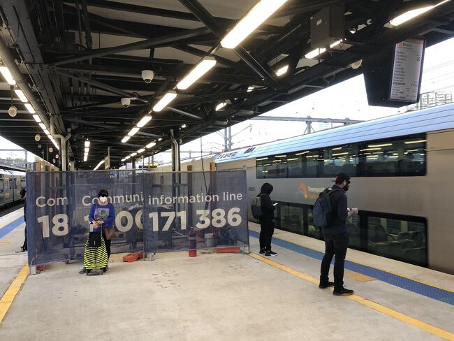 やって来たのは環状線や市外近郊線の高架ホームです。<br /><br />14番ホーム以下はシドニーの郊外線やcityサークル環状線です。電光掲示板でどちらに向かう電車が来るか確認しましょう。<br /><br />因みに空港に行く空港線は23番ホームです。<br /> 