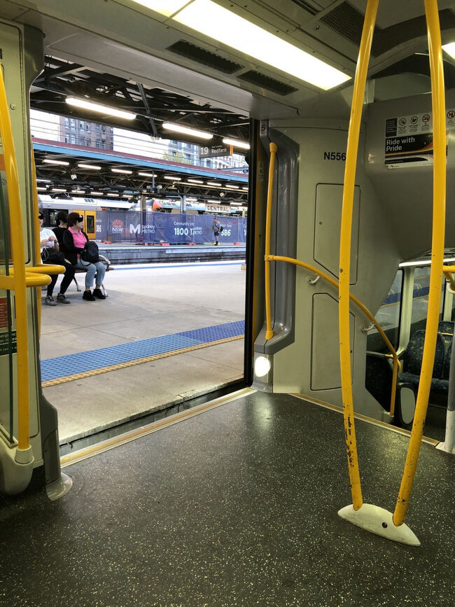 まずは友人宅に荷物を置かせて貰い預かって貰います。