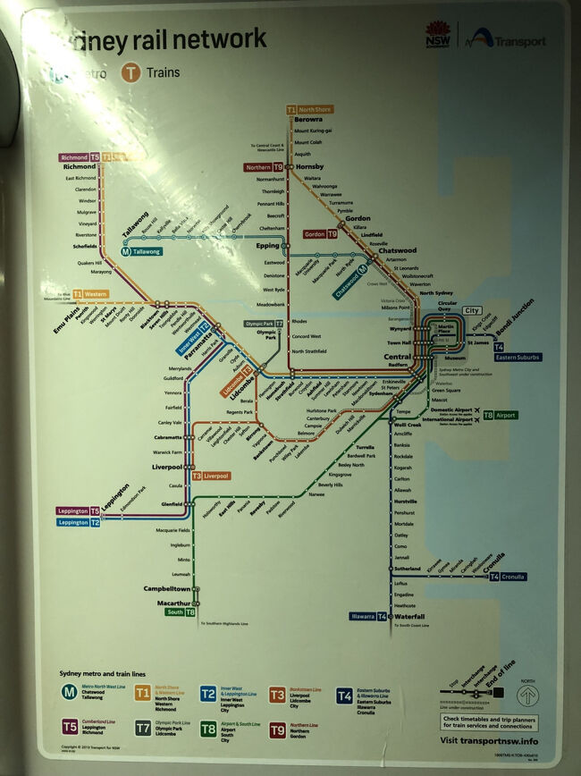 シドニー都市鉄道の環状線・市内線及び近郊線の路線図です。<br /><br />今やシドニーの都市鉄道はT1路線～T9路線と数字が路線名で振り分けられていて分かり易く？なっています。<br /><br />以前はボンダイジャンクションライン(現在T4路線)とかリバプールライン(現在T3路線)とか呼んでました。
