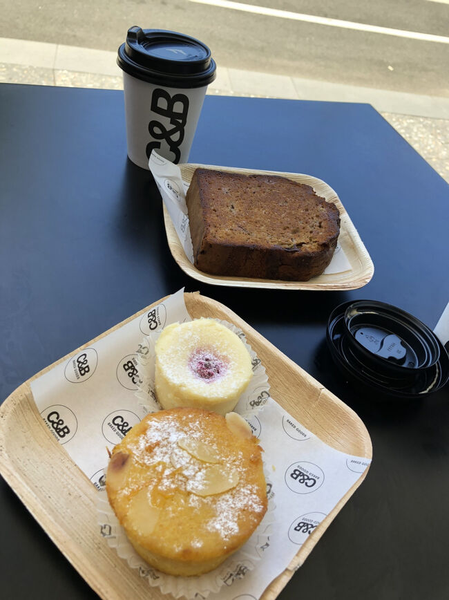 『The Cook &amp; Baker』です。<br /><br />テイクアウトしていくご近所さんが多いです。此処では甘い物のランチ､､､､､､