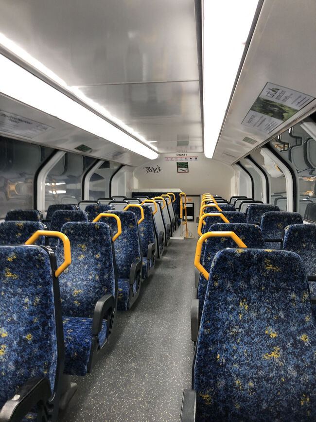 ボンダイジャンクション駅は始発なのでガラガラで席は選びたい放題。