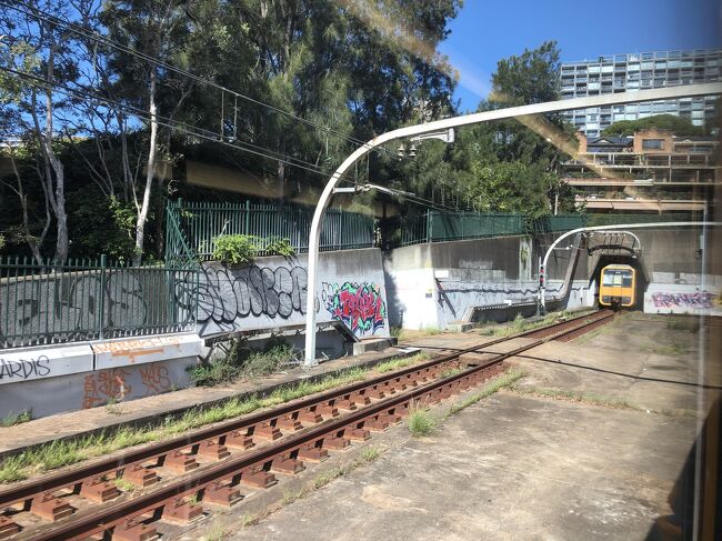 シドニー屈指の繁華街キングスクロスはこの丘陵地の上に有ります。