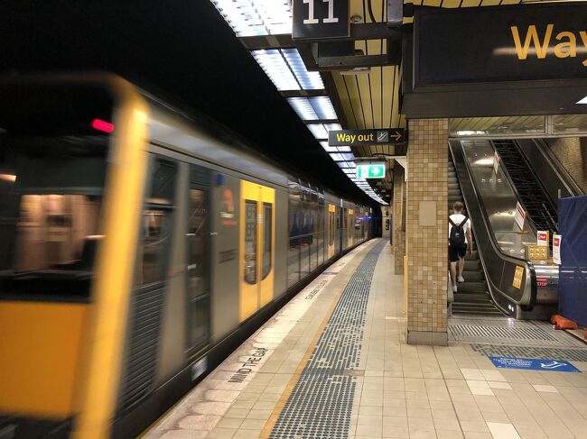 ｢ゴー｣っと電車は出発して行きました。<br /><br />この区間もシドニーの交通カードOpalカードで$3.79(off peak)でした。<br /><br />友人達の家に遊びに戻り休憩も兼ねて夕食の迎えに来ました。