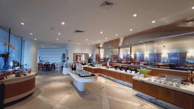 今日はダイビングなので早めに朝食を頂きます。<br />オープンと同時に入店！<br />一番乗りです。