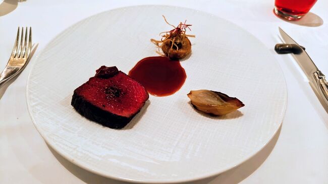 北海道産蝦夷鹿のロティ／牛蒡／珈琲です。