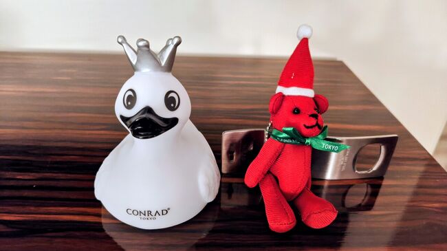 コンラッドダッグとコンラッドベアの揃い踏みです。<br />コンラッドベアはクリスマスバージョンでした。